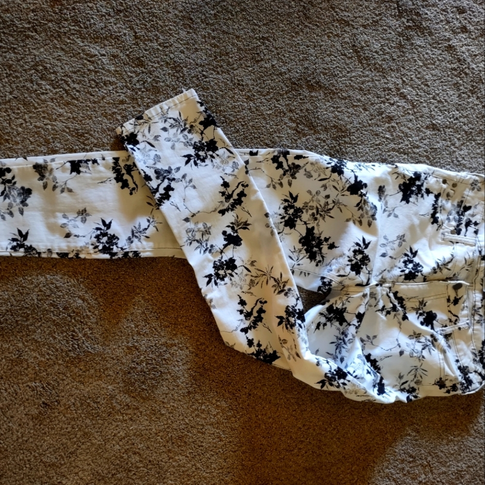 Super cute black and white jeans
